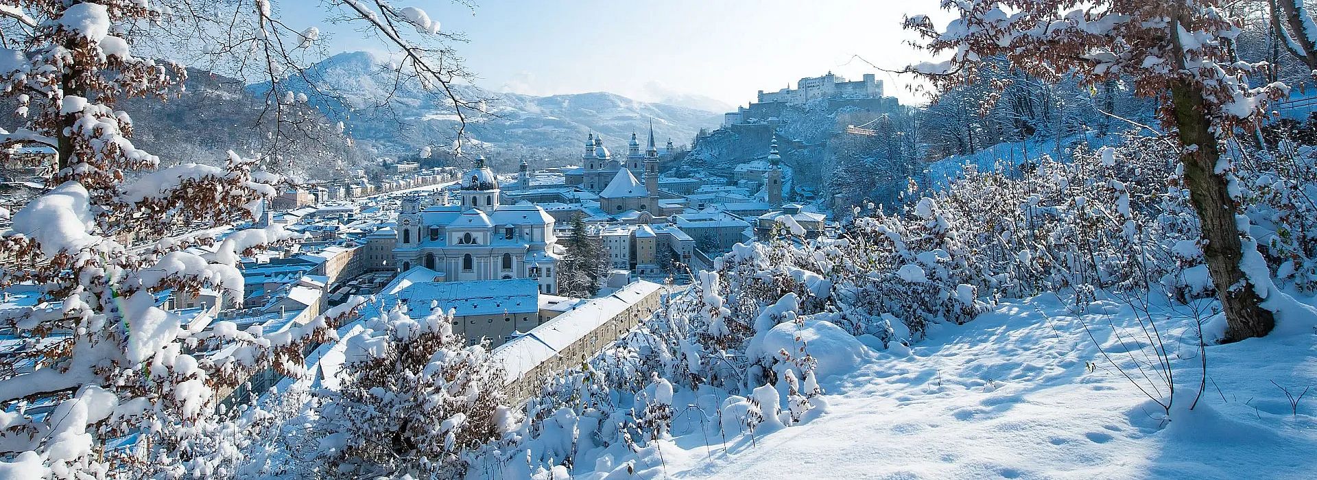 Verschneite Stadt Salzburg