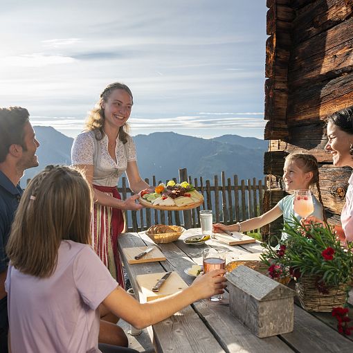 Familie auf Alm