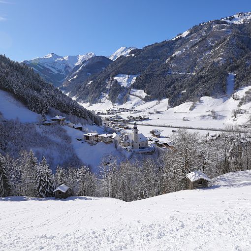 Kirche Großarl im Winter (1)