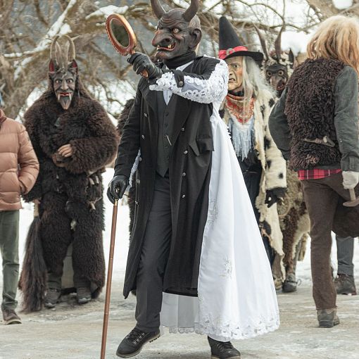 Frau Perchta - Perchtenverein Großarl