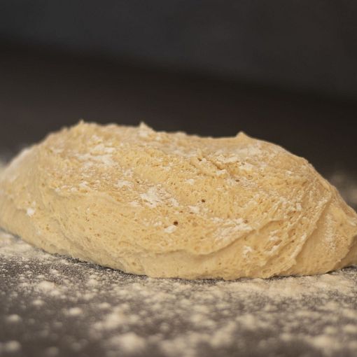 Germteig auf Arbeitsplatte