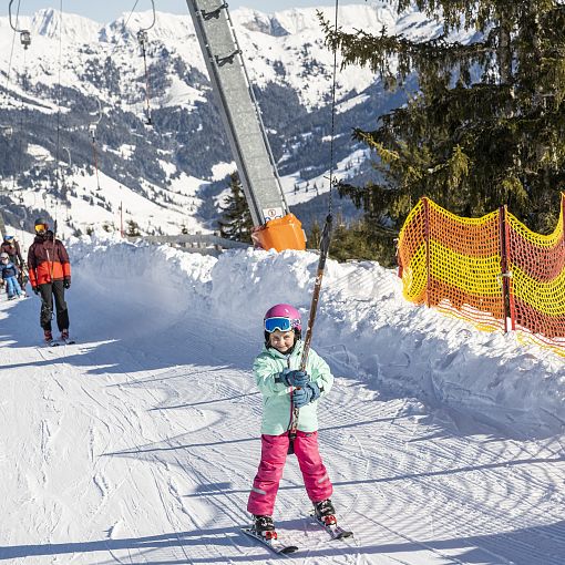 Tellerlift fahren beim Skifahren