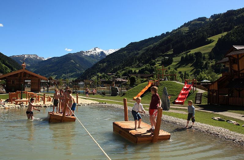 Abenteuerspielplatz Floß fahren