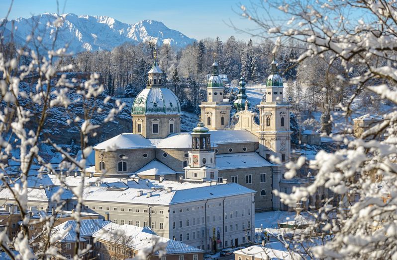Dom Salzburg im Winter