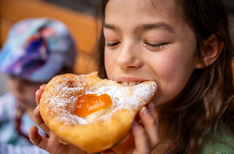 Krapfen essen im Kösslerhäusl (1)