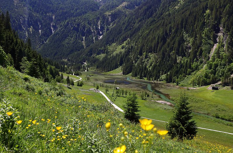 Ötzlsee im Talschluss hoch