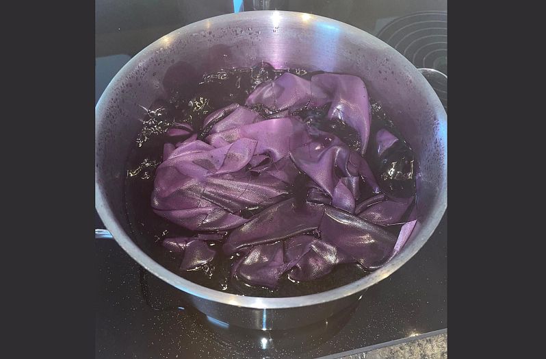 Ostereier im Kochtopf