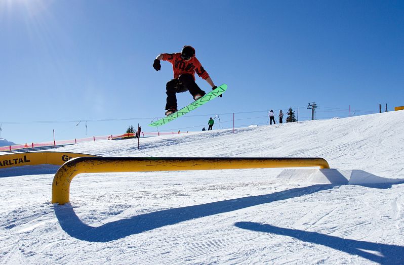 Snowboarden im Snowpark