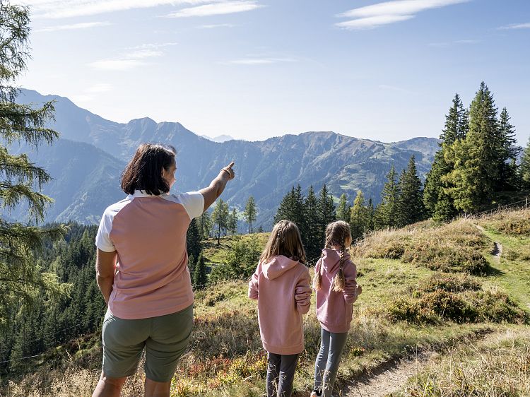 familie-aussicht-geniessen-1