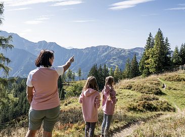 familie-aussicht-geniessen-5