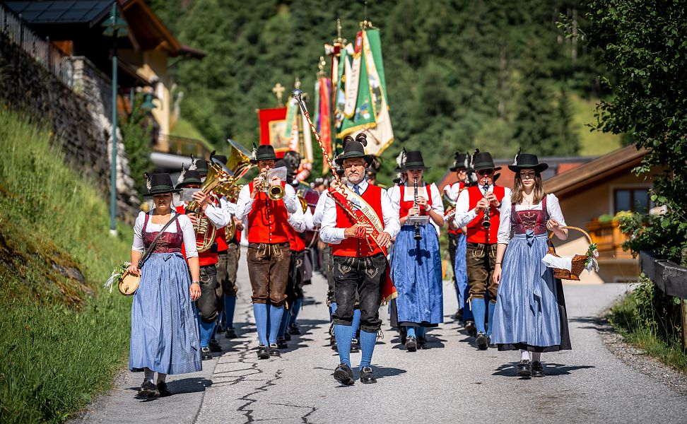 grossarltal-huettschlag-prozession-johannistag-5