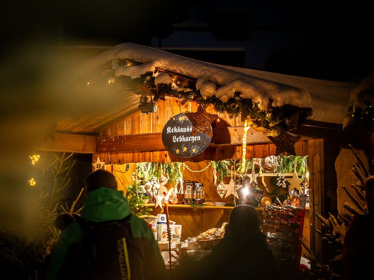 salzburger-bergadvent-adventmarkthuette-1