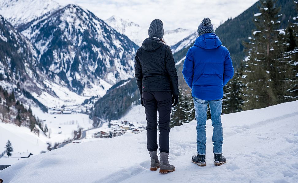 winterwanderer-aussicht-geniessen